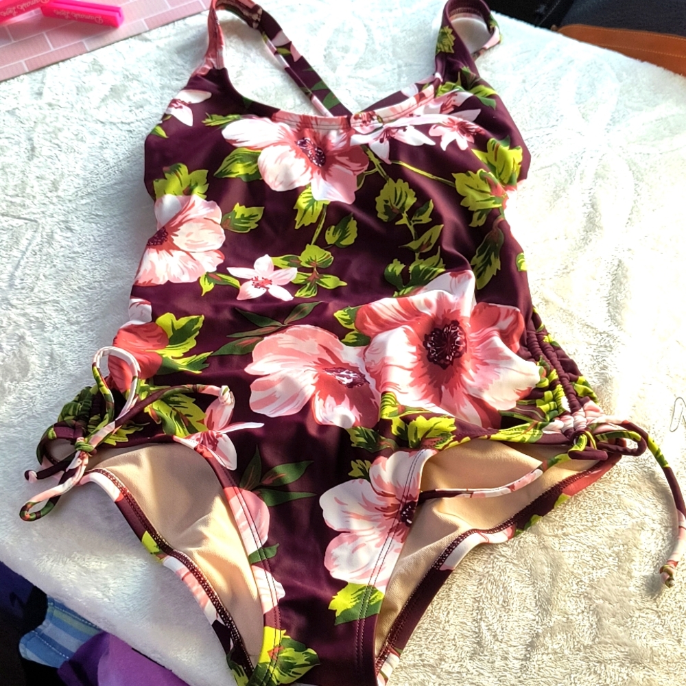 Kona Sol XS  one piece, shirring on both sides, NW0T